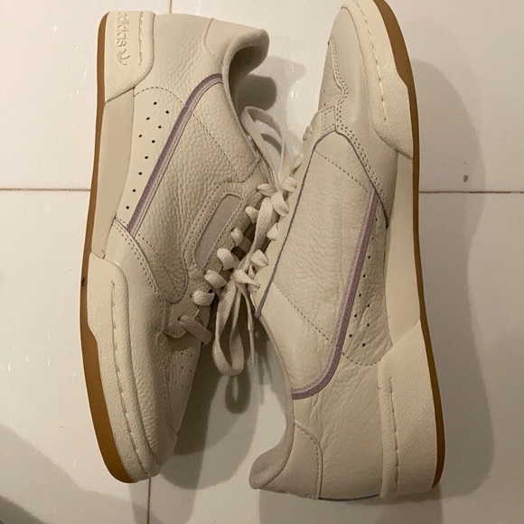 Men’s Adidas cream sneakers size 10 - Picture 2 of 4